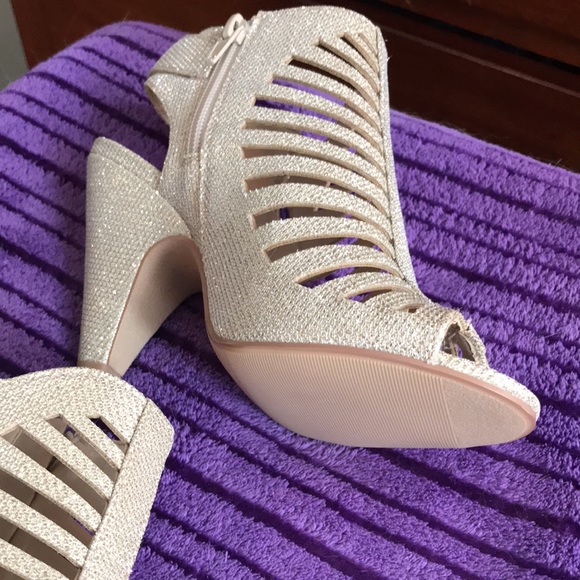 Heart in D Strappy Glitter Open-Toe Heels, Size 6 - Picture 12 of 17